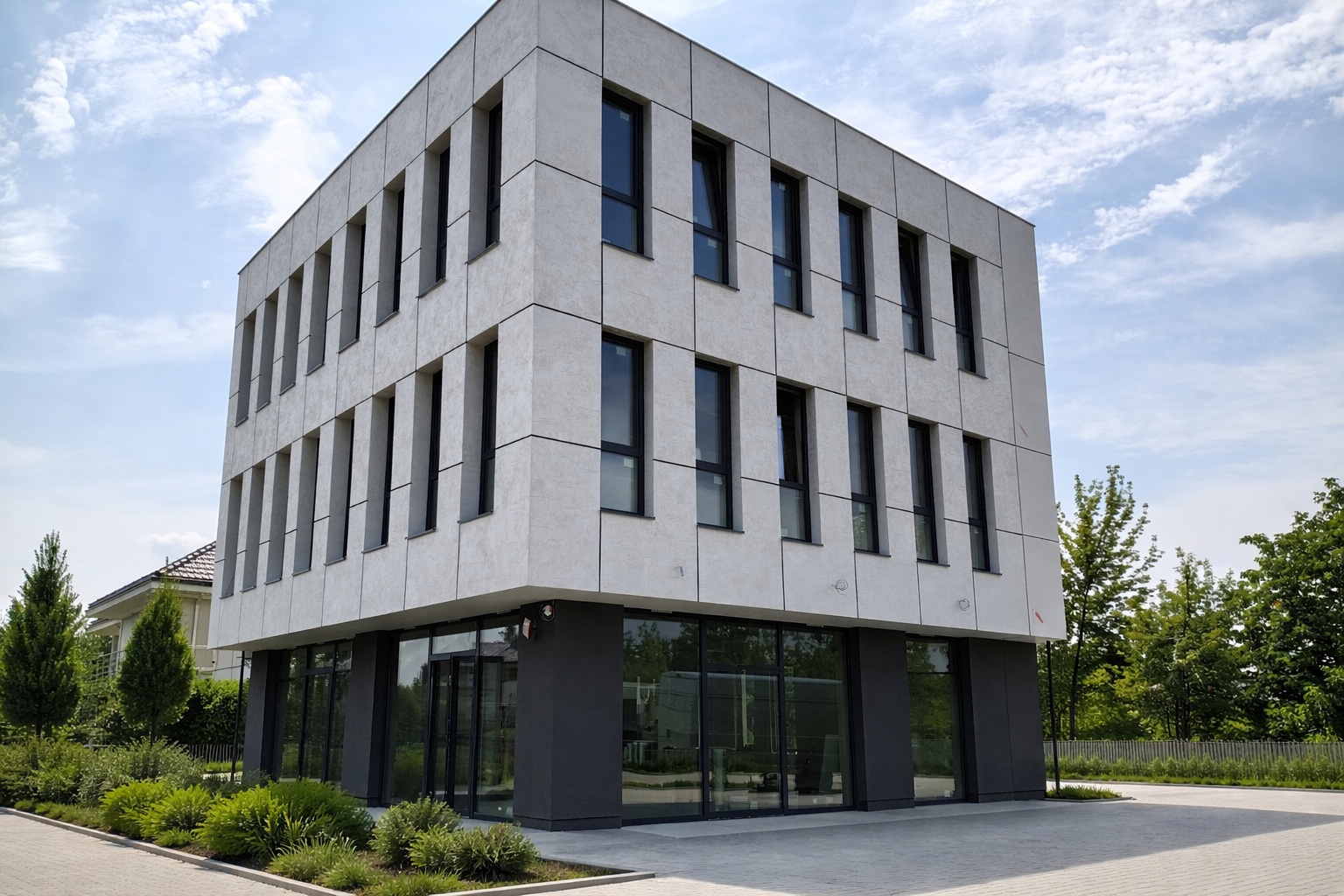 Instalacja klasyczna i nowoczesna kontrola dostępu - biurowiec Warszawa Wawer